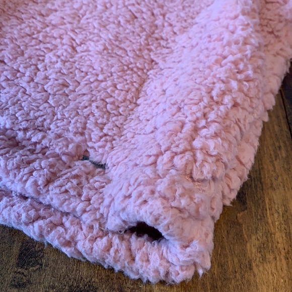 Hollister hooded cropped teddy bear sweater. - Picture 5 of 7